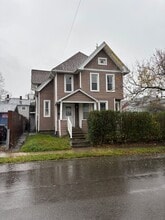 Building Photo - 111 Eldredge St