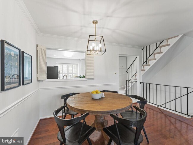 Foto del edificio - 8638 Dellway Ln