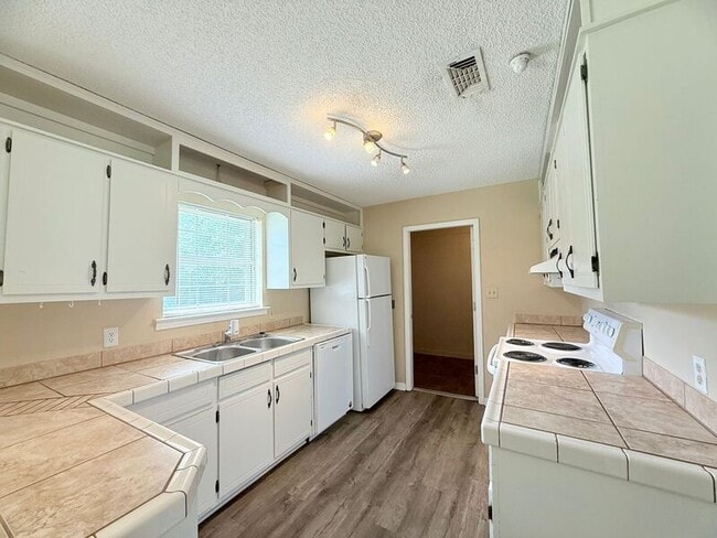 Building Photo - 4237 Queens Ct