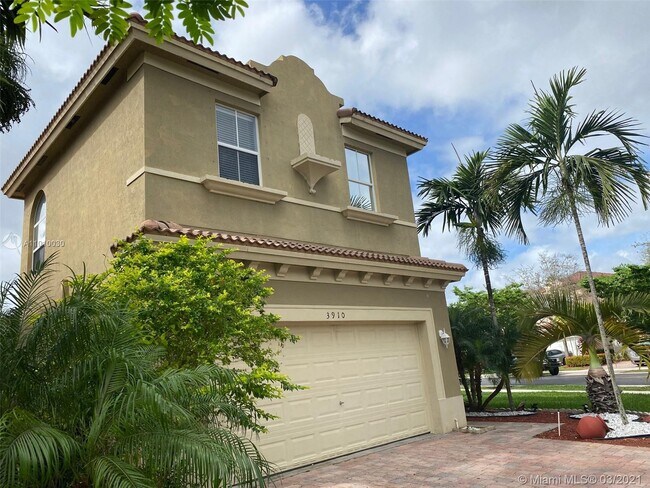 Foto del edificio - 3910 NE 13th Dr