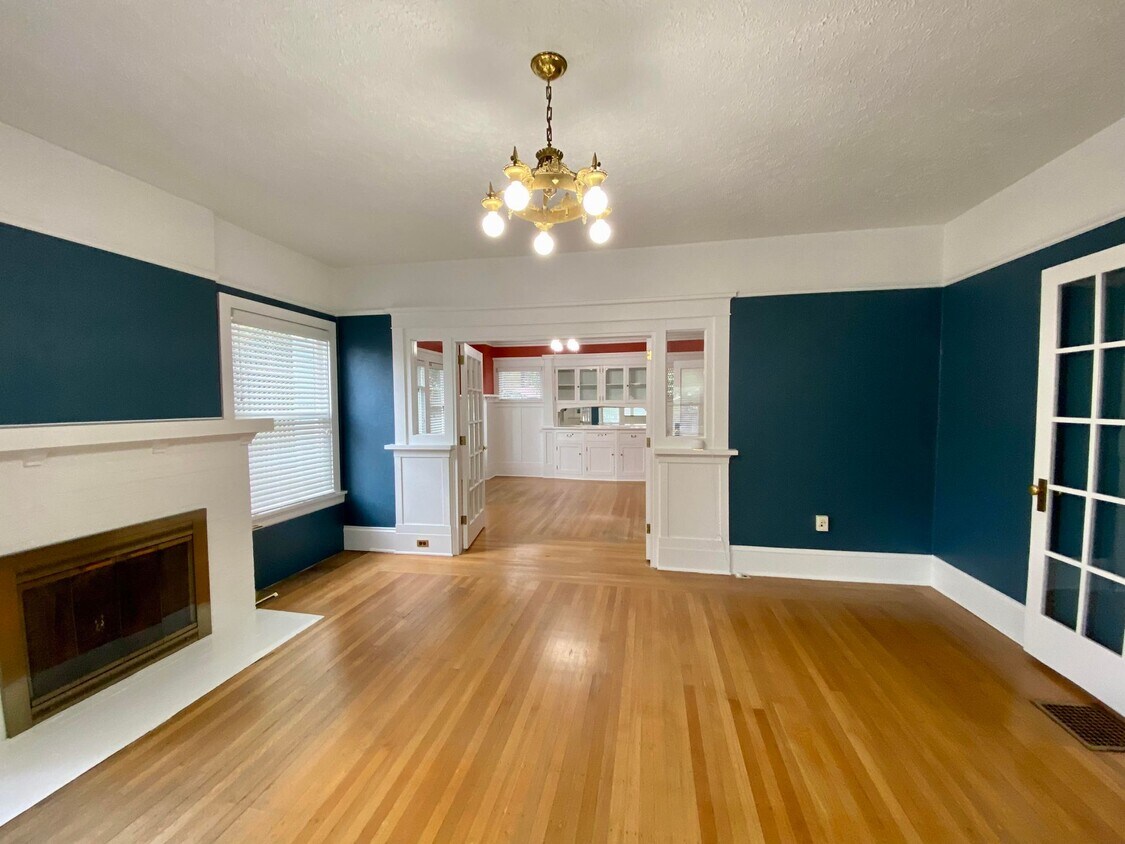 Foto principal - Craftsman Home on Broadway with Live-Work ...