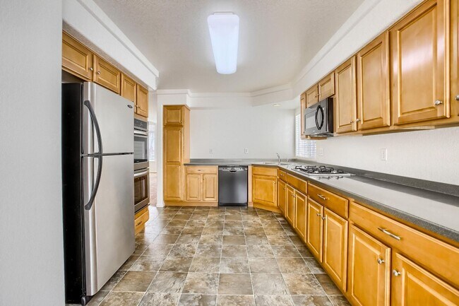 Building Photo - 3 Bedroom single family home in The Broadl...