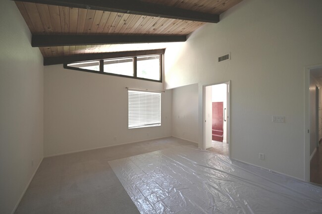 Foto del edificio - 1097 Camino Viejo Rd