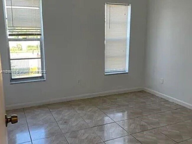 Foto del edificio - 2800 NW 56th Ave