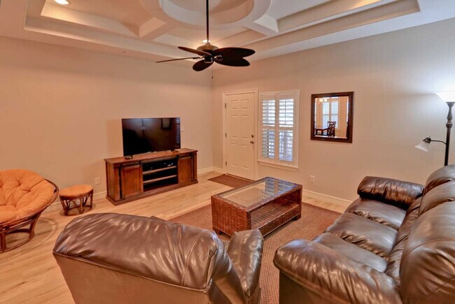 Building Photo - 131 E Acapulco St