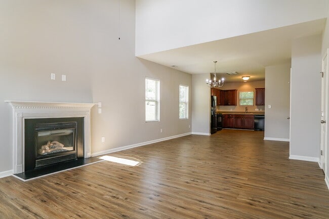 Building Photo - 909 Skinner Dr