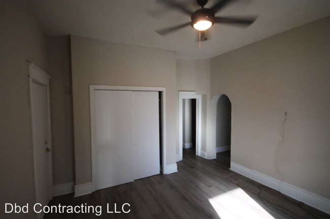 Building Photo - 609 Fry St