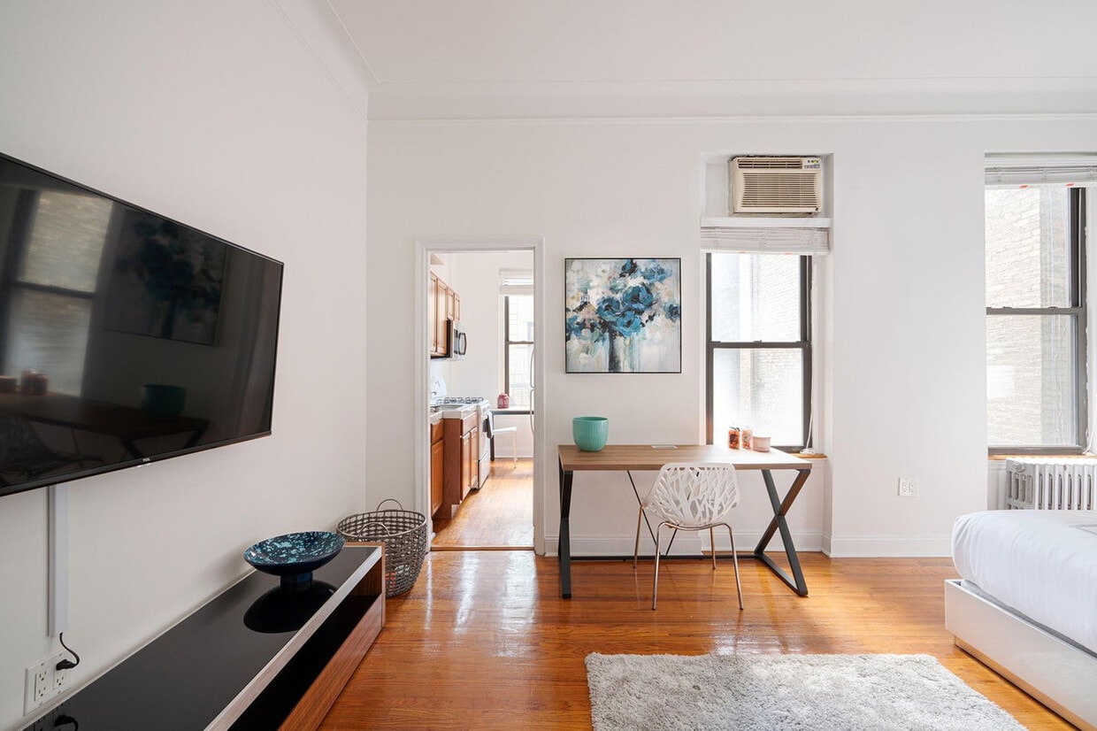 Foto principal - 210 W 17th St