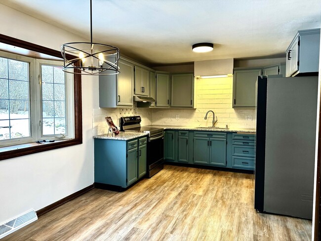 Building Photo - 3111 Sunnyside Dr