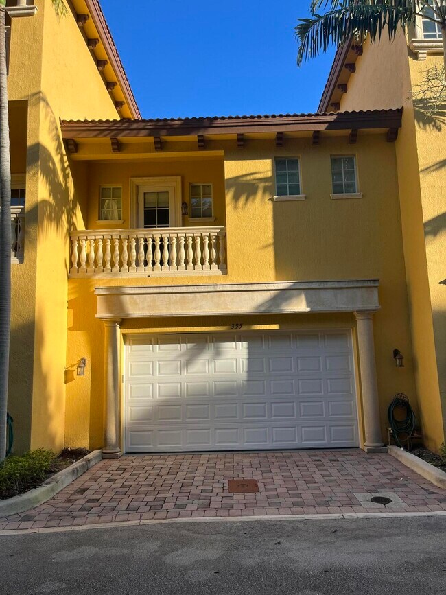 Building Photo - 355 NE 69th Cir
