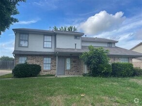 Building Photo - 2416 Lakeview Cir