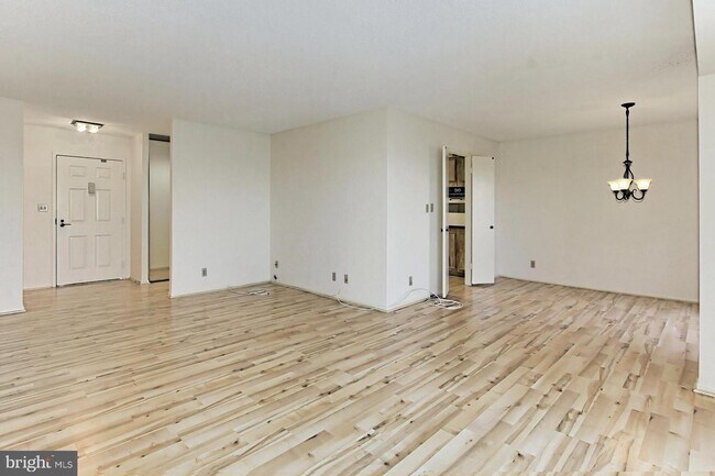 Foto del edificio - 5902 Mt Eagle Dr