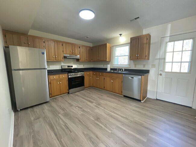 Foto del edificio - 156 Cedar Crest Dr