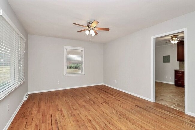 Foto del edificio - 3BD/1BA All Brick Ranch on One Acre!