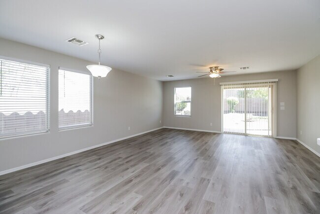 Foto del edificio - 38059 N Carolina Ave