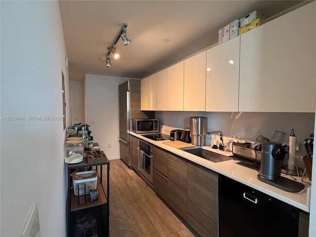 Building Photo - 1100 S Miami Ave