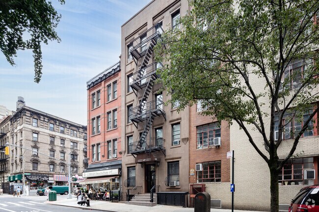 Building Photo - 147 e 90 Street