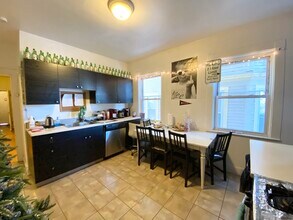 Building Photo - 72 Calumet St