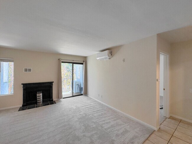 Foto del edificio - SD: Comfortable 2BD/2BA Condo in Golden Hill with A/C, Reserved Parking & In-Unit Laundry