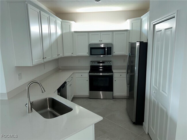 Building Photo - 20651 Hazelnut Ct
