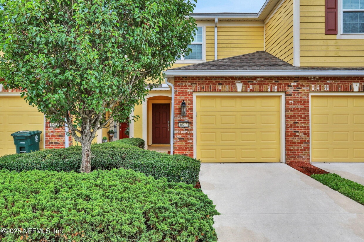 Foto principal - 6846 Roundleaf Dr