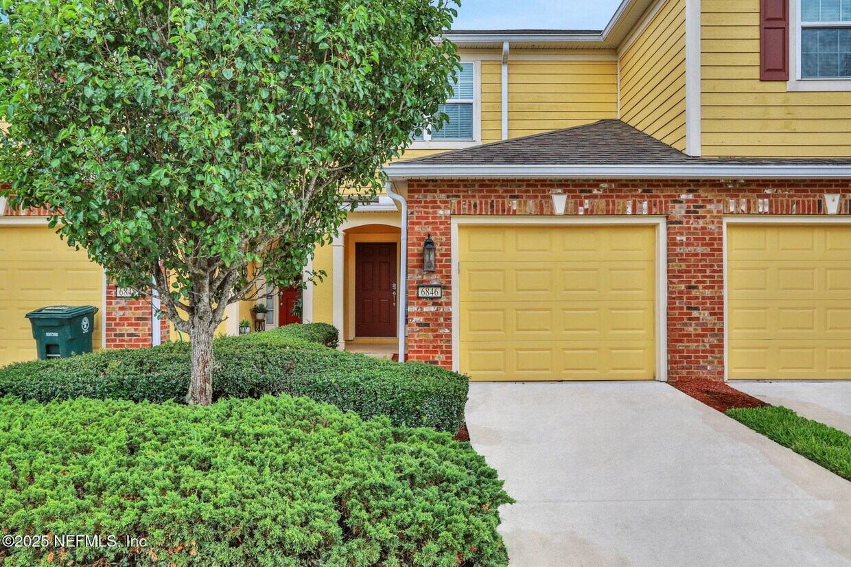 Primary Photo - 6846 Roundleaf Dr