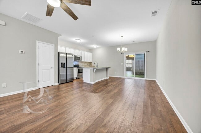 Foto del edificio - 131 Hunters Grove Dr