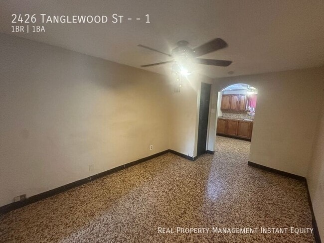 Foto del edificio - 2426 Tanglewood St