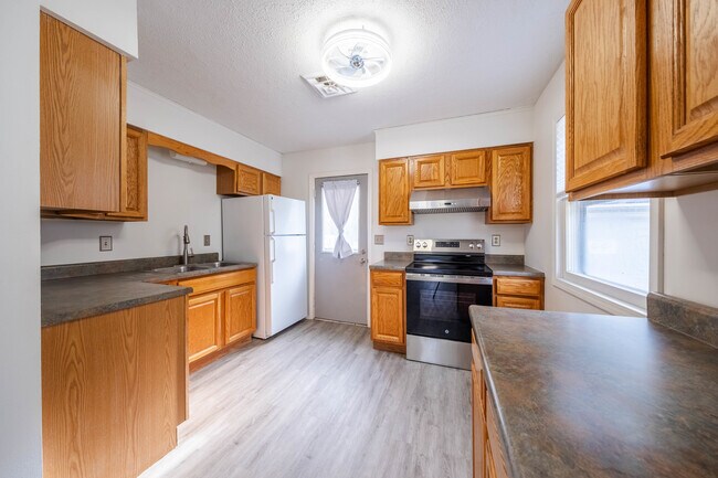 Building Photo - 206 Wesley Ave