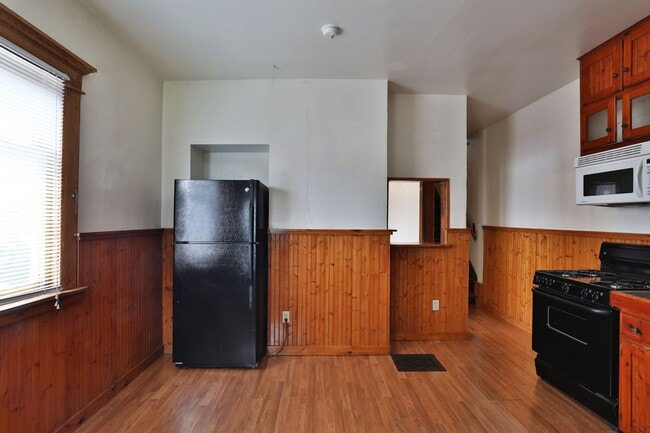 Foto del edificio - Large 4 Bedroom North Campus Townhouse - 1st house from High Street