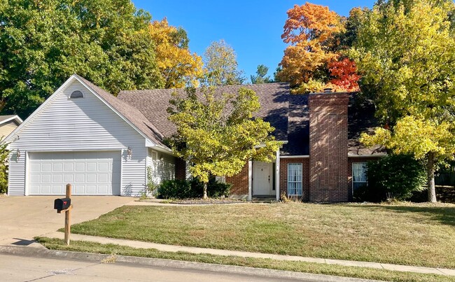 Building Photo - Beautiful & Spacious House in Green Meadow...