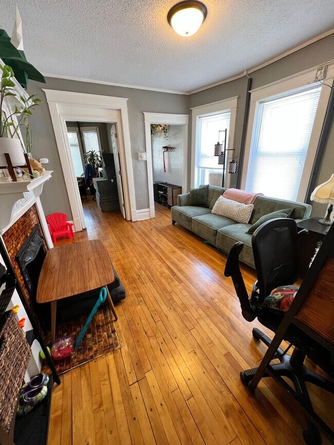 Foto del edificio - 922 E 5th St