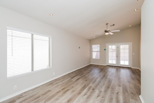 Foto del edificio - 5123 W Whitten St
