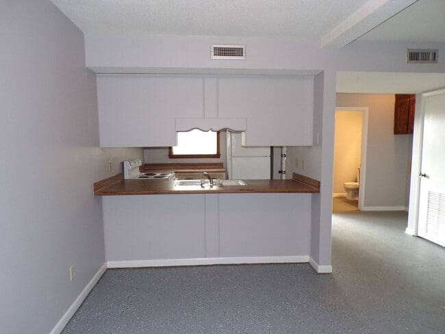 Building Photo - Anthony Circle Townhomes, Enterprise, AL