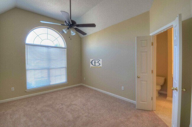 Building Photo - 1481 Estacada Way