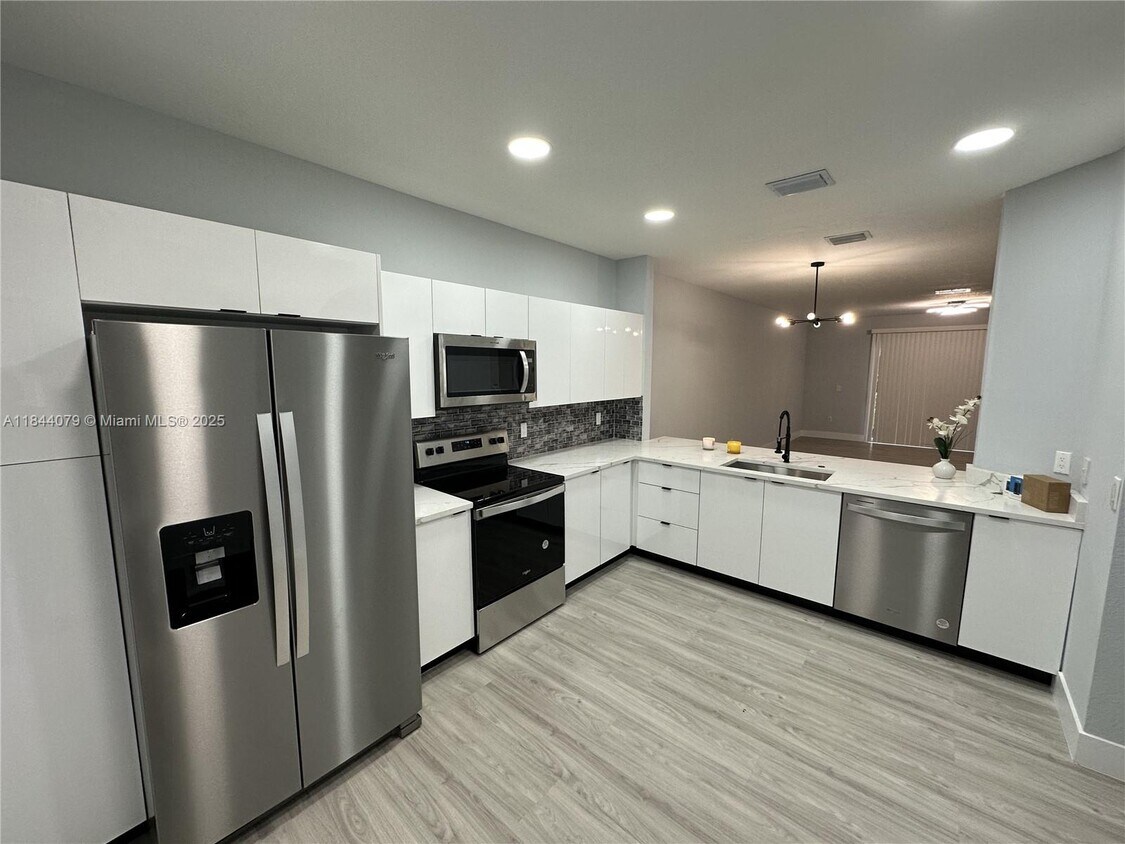 Foto principal - 2764 SW 83rd Ave