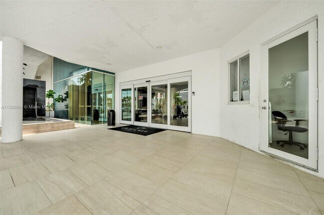Building Photo - 16485 Collins Ave