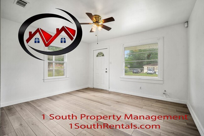 Foto del edificio - 7055 Langdon Dr