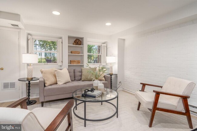 Foto del edificio - 1683 35th St NW