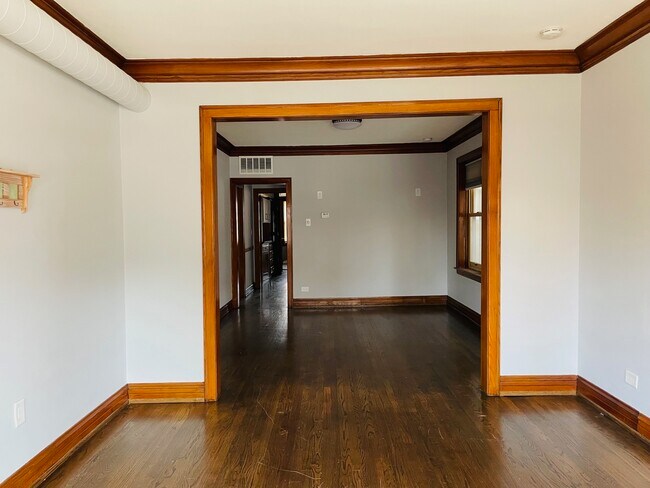Foto del edificio - 4623 S Harding Ave