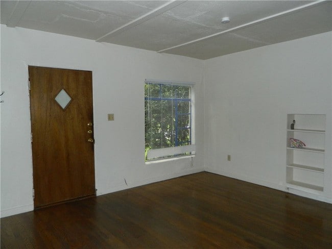 Building Photo - 4008 Maplewood Ave