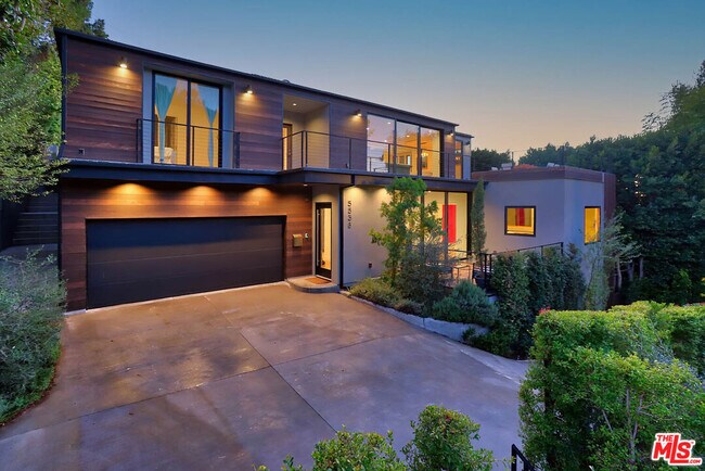 Building Photo - 5538 Green Oak Dr