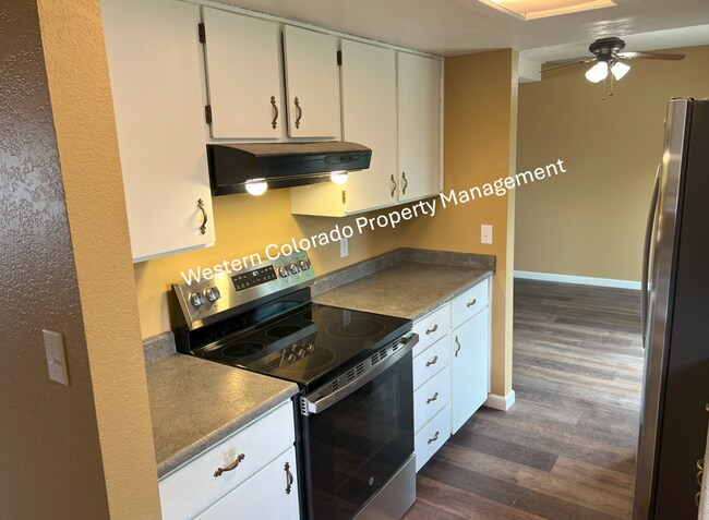 Foto del edificio - 3058 Hill Ave