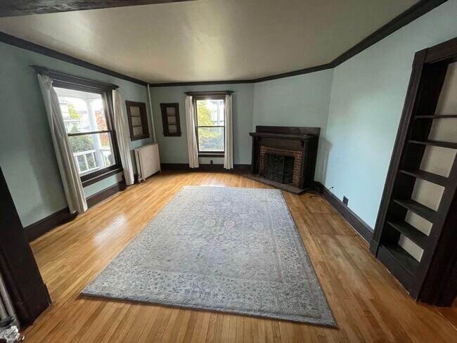 Building Photo - 19 Fenton Ave