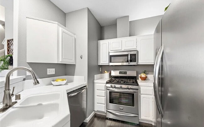 Building Photo - Discover modern living in this chic 1-bedr...