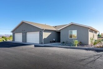 Building Photo - 15 N Alamos Dr