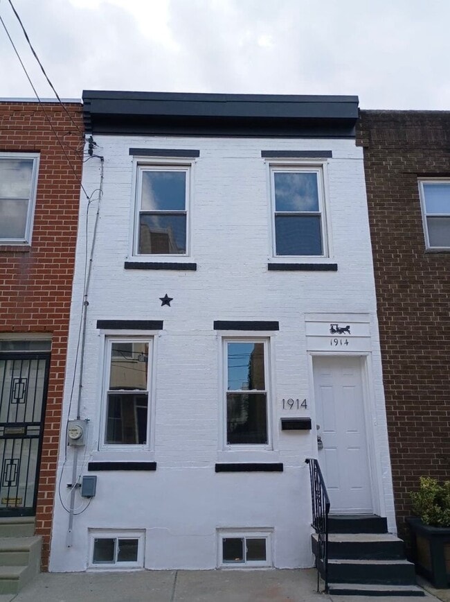Building Photo - 1914 Titan St