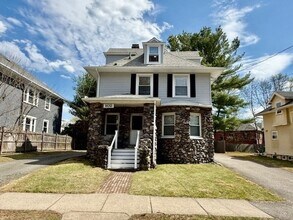 Building Photo - 102 Floral St