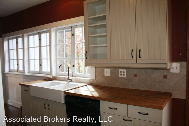 Building Photo - 4 br, 2.5 bath House - 106 Oakhurst Circle