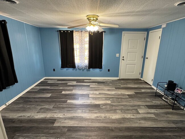 Foto del edificio - Updated 3BR/2BA Ranch on ½-Acre — LVP Floors, Smart Home Features, Move-In Ready!